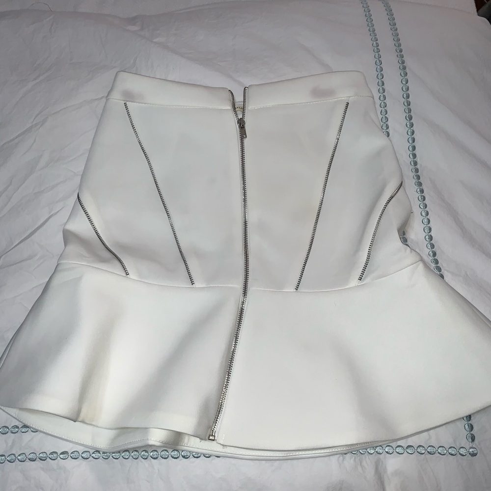 White skirt zipper in the front